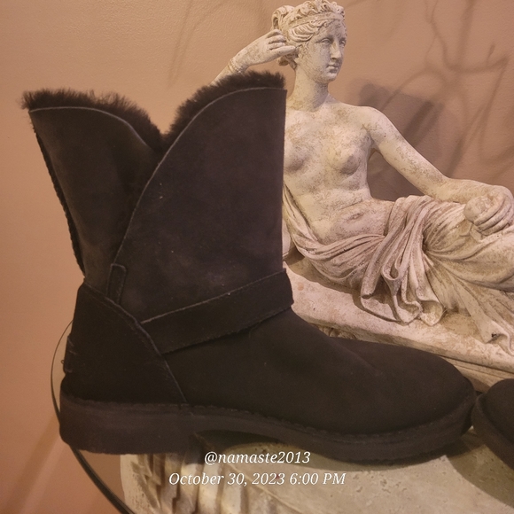 UGG Women's Syden Black Suede Sheepskin Cuffable Boots 1120702  Sz 9M NWT #609 - Picture 9 of 15